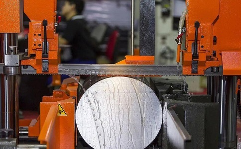 渠县立式金属带锯床切削出现跑带故障解决方法！